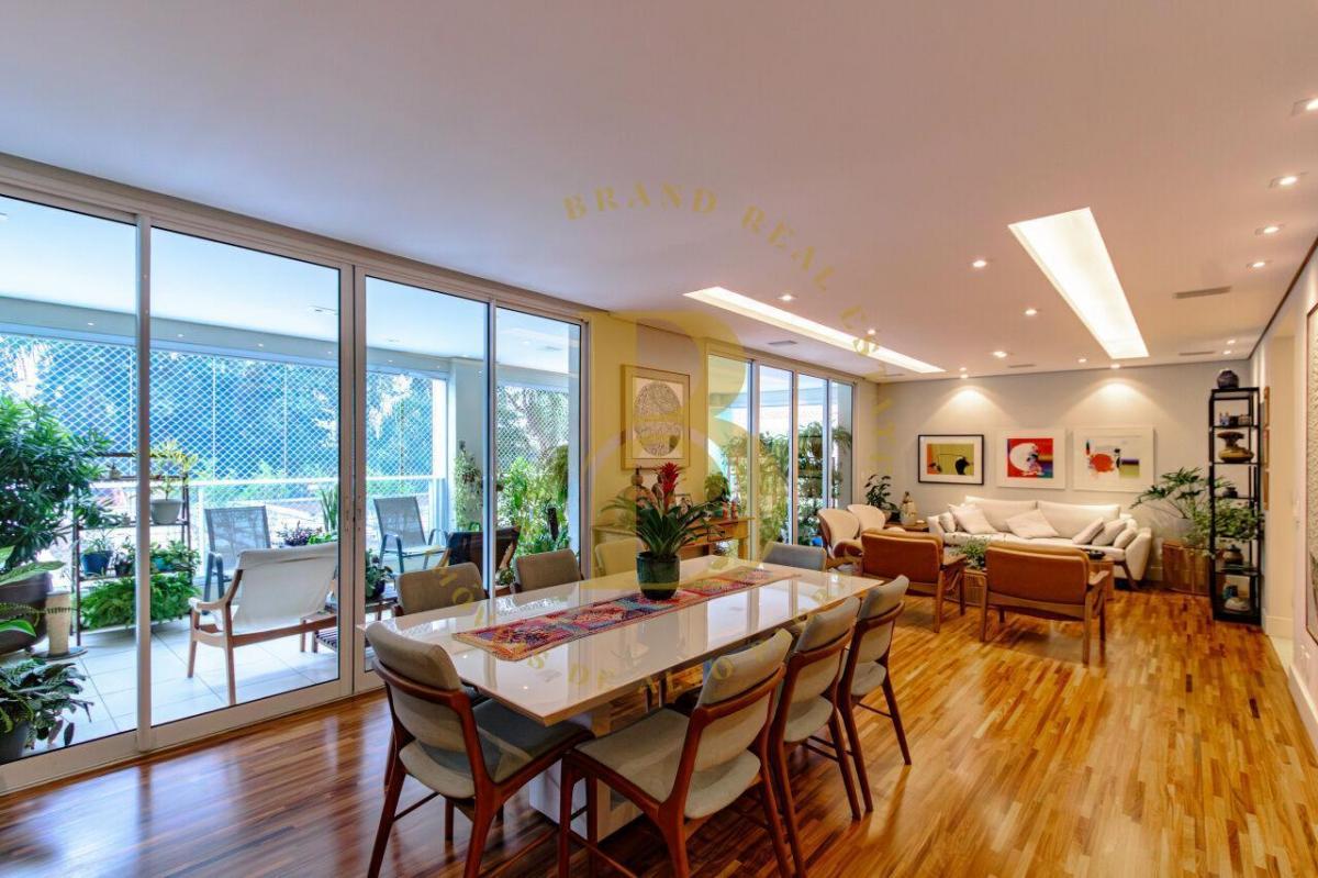 Apartamento com 274 m², 4 quartos sendo 4 suítes, 4 vagas à venda no bairro Campo Belo.