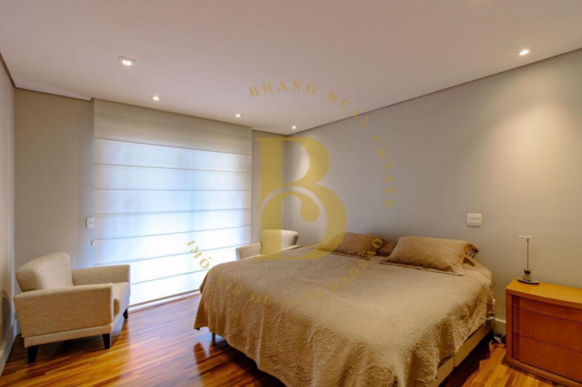 Apartamento com 274 m², 4 quartos sendo 4 suítes, 4 vagas à venda no bairro Campo Belo.