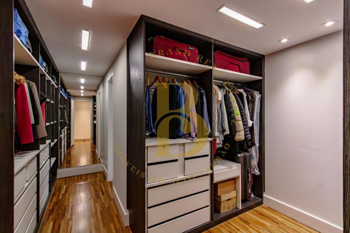Apartamento com 274 m², 4 quartos sendo 4 suítes, 4 vagas à venda no bairro Campo Belo.
