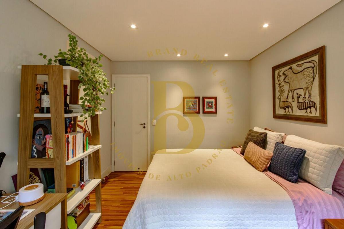 Apartamento com 274 m², 4 quartos sendo 4 suítes, 4 vagas à venda no bairro Campo Belo.