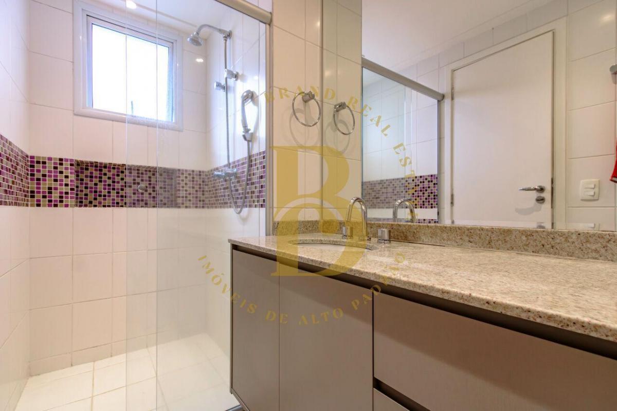 Apartamento com 274 m², 4 quartos sendo 4 suítes, 4 vagas à venda no bairro Campo Belo.