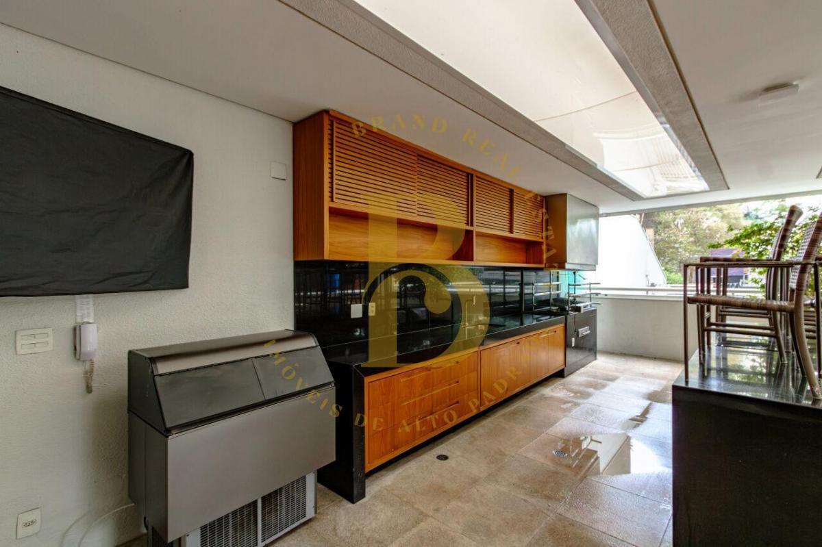 Apartamento com 274 m², 4 quartos sendo 4 suítes, 4 vagas à venda no bairro Campo Belo.