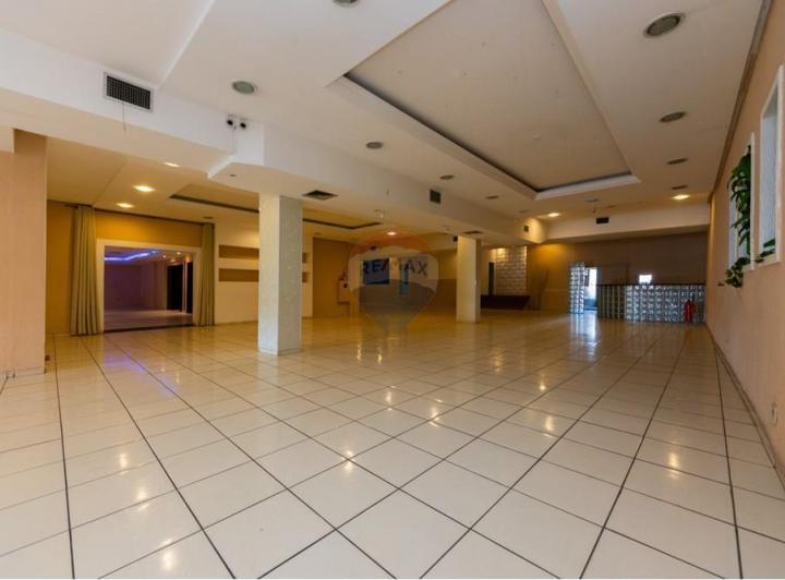 Loja de rua para venda e locação com 754m²