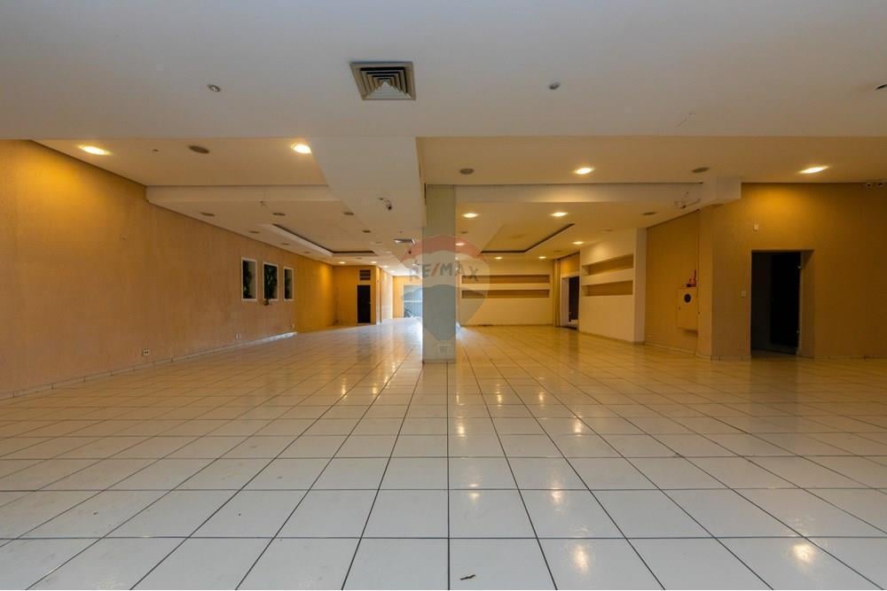 Loja de rua para venda e locação com 754m²