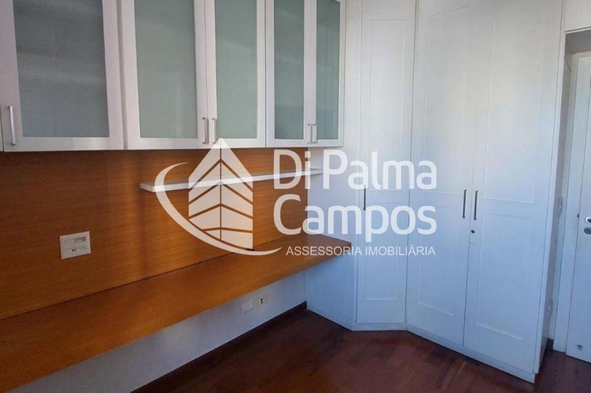 Apartamento com 116m² com 3 quartos, 1 suíte e 3 vagas de garagem na Vila Mariana
