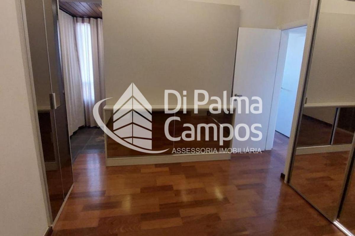 Apartamento com 116m² com 3 quartos, 1 suíte e 3 vagas de garagem na Vila Mariana