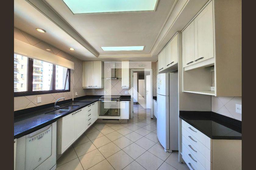 Apartamento à Venda – Moema, 6 Quartos, 313 m² – São Paulo