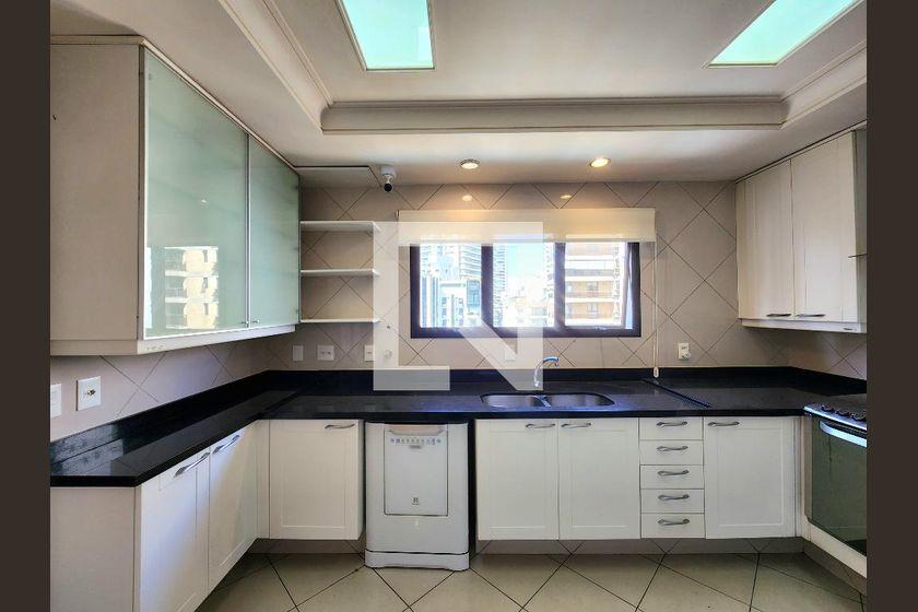 Apartamento à Venda – Moema, 6 Quartos, 313 m² – São Paulo