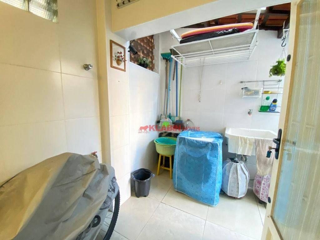 Sobrado de 3 Quartos sendo 1 Suíte com 2 Vagas de Garagem – Amplo Terraço e Passagem Lateral – 300m