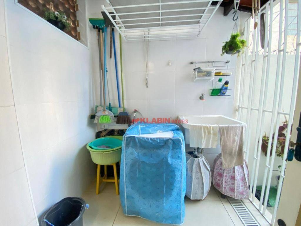 Sobrado de 3 Quartos sendo 1 Suíte com 2 Vagas de Garagem – Amplo Terraço e Passagem Lateral – 300m
