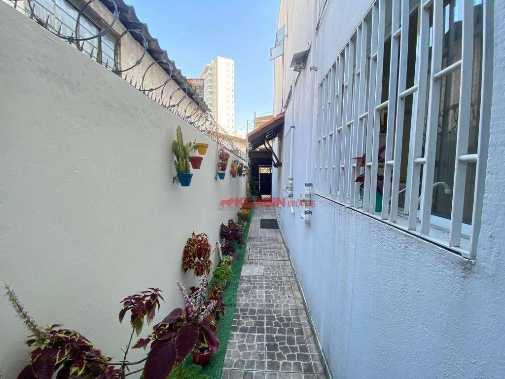 Sobrado de 3 Quartos sendo 1 Suíte com 2 Vagas de Garagem – Amplo Terraço e Passagem Lateral – 300m