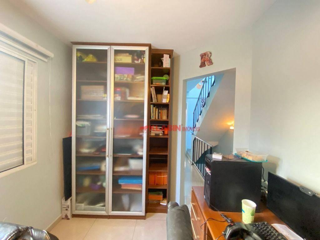 Sobrado de 3 Quartos sendo 1 Suíte com 2 Vagas de Garagem – Amplo Terraço e Passagem Lateral – 300m
