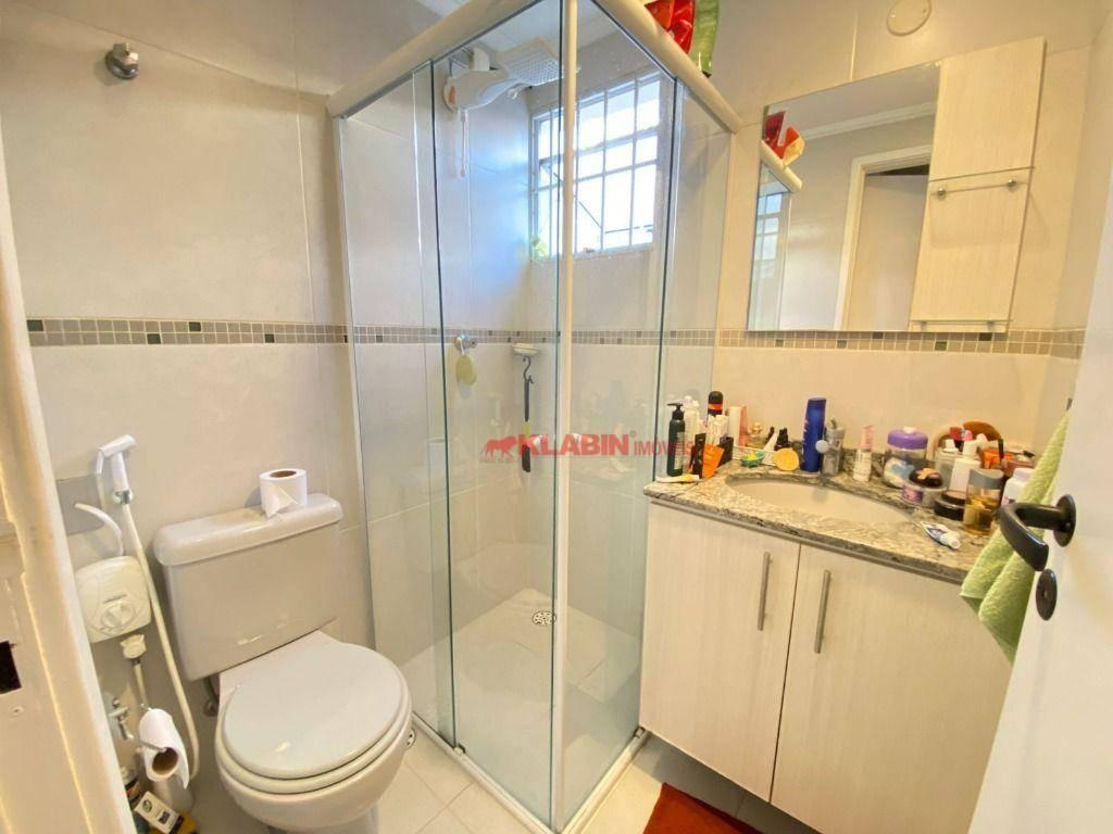 Sobrado de 3 Quartos sendo 1 Suíte com 2 Vagas de Garagem – Amplo Terraço e Passagem Lateral – 300m