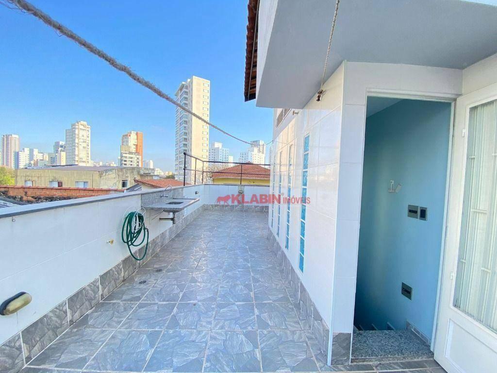 Sobrado de 3 Quartos sendo 1 Suíte com 2 Vagas de Garagem – Amplo Terraço e Passagem Lateral – 300m