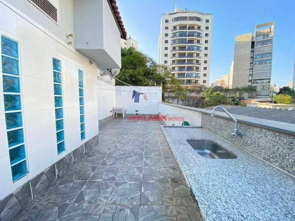 Sobrado de 3 Quartos sendo 1 Suíte com 2 Vagas de Garagem – Amplo Terraço e Passagem Lateral – 300m
