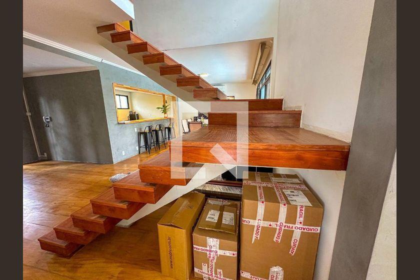 Casa à Venda – Alto de Pinheiros, 5 Quartos, 891 m² – São Paulo