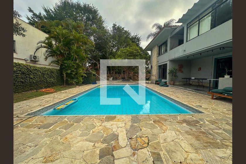 Casa à Venda – Alto de Pinheiros, 5 Quartos, 891 m² – São Paulo