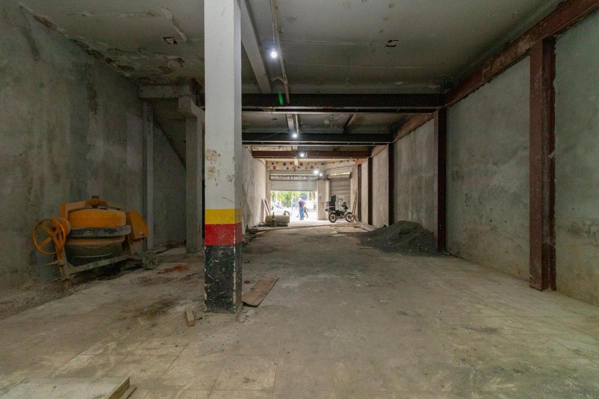 Loja na Largo dos Pinheiros, N. 33 • 188 m²