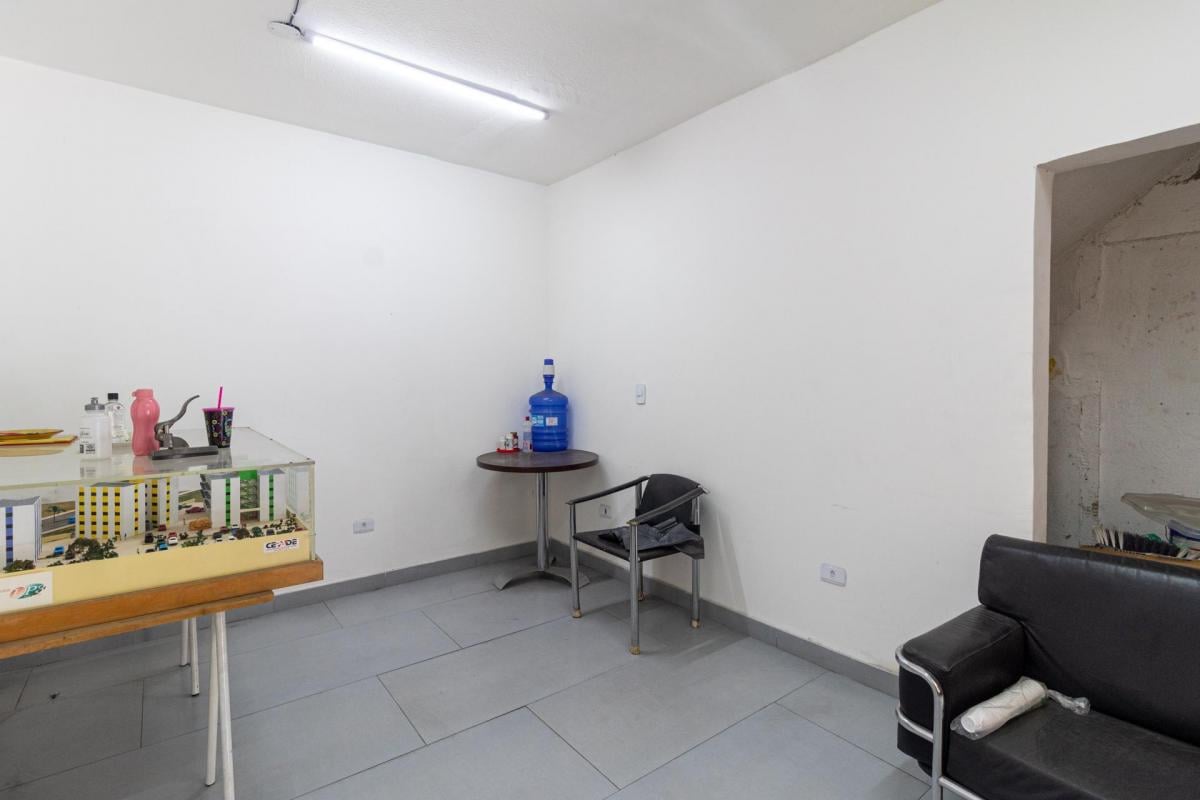 Casa comercial na Avenida Miguel Conejo, N. 974 • 150 m²