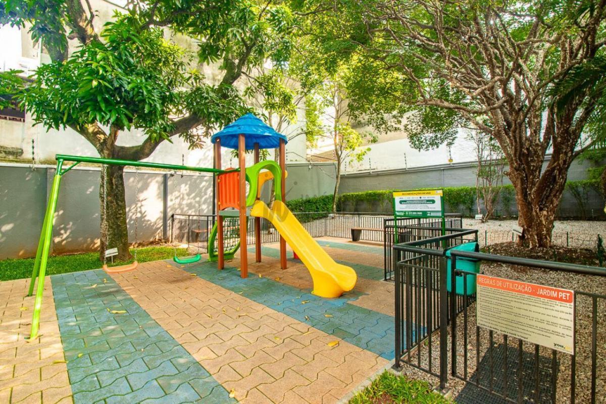 Garden moderno na Vila Mariana com área externa privativa.