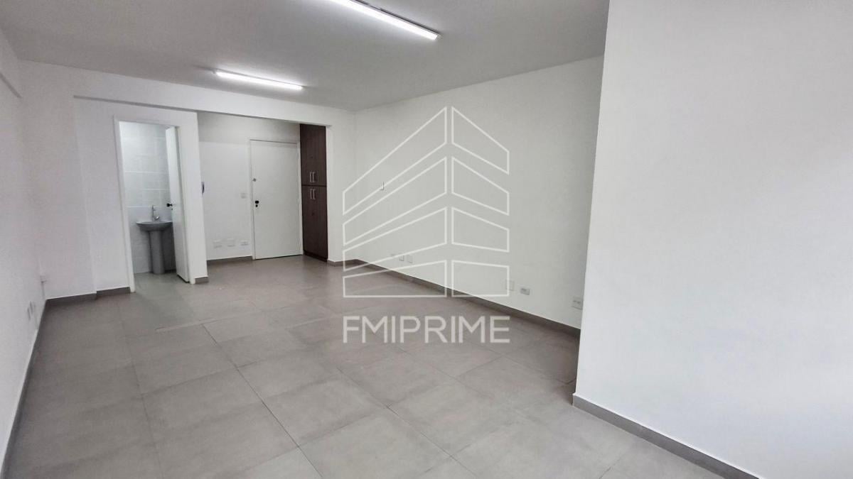 SALA COMERCIAL DE 32 m2 COM 1 VAGA, PRÓXIMO METRÔ SANTA CRUZ.