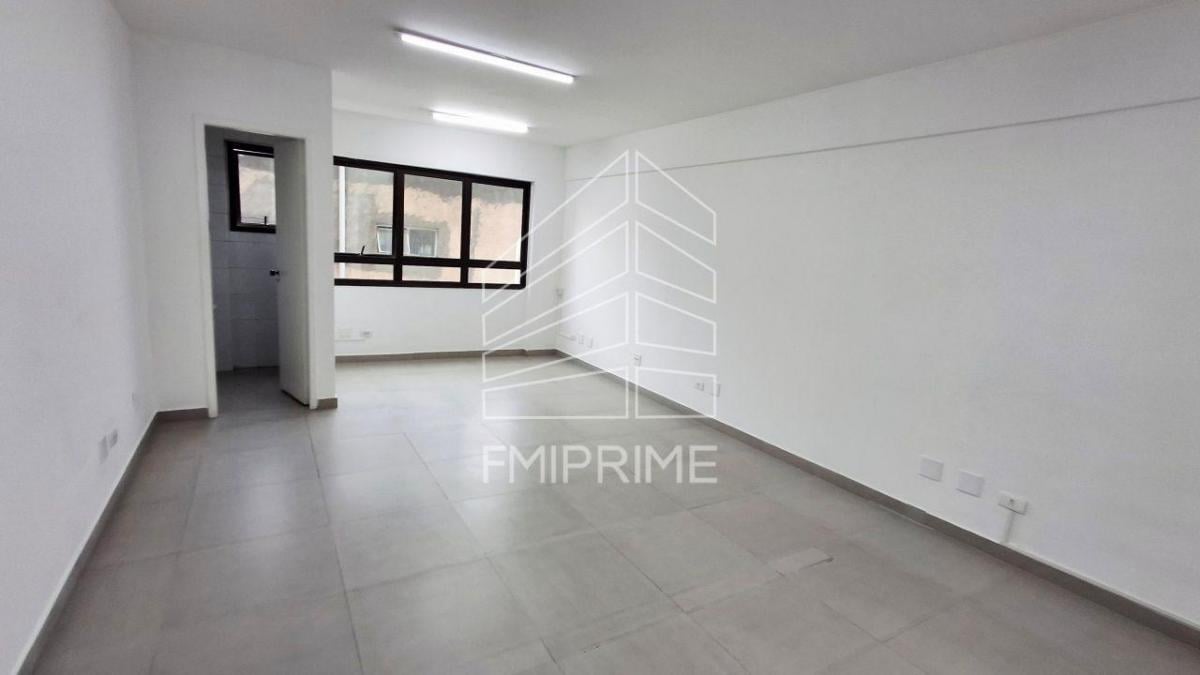 SALA COMERCIAL DE 32 m2 COM 1 VAGA, PRÓXIMO METRÔ SANTA CRUZ.