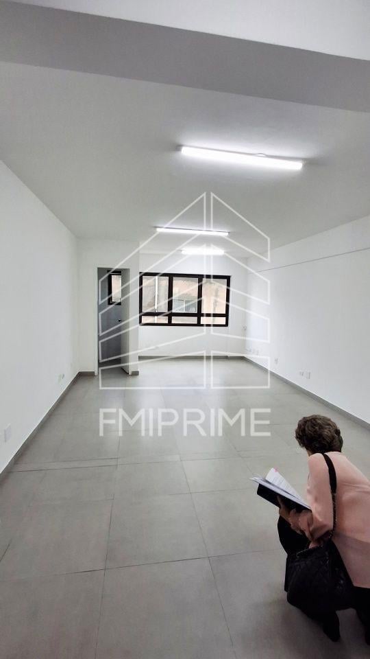 SALA COMERCIAL DE 32 m2 COM 1 VAGA, PRÓXIMO METRÔ SANTA CRUZ.
