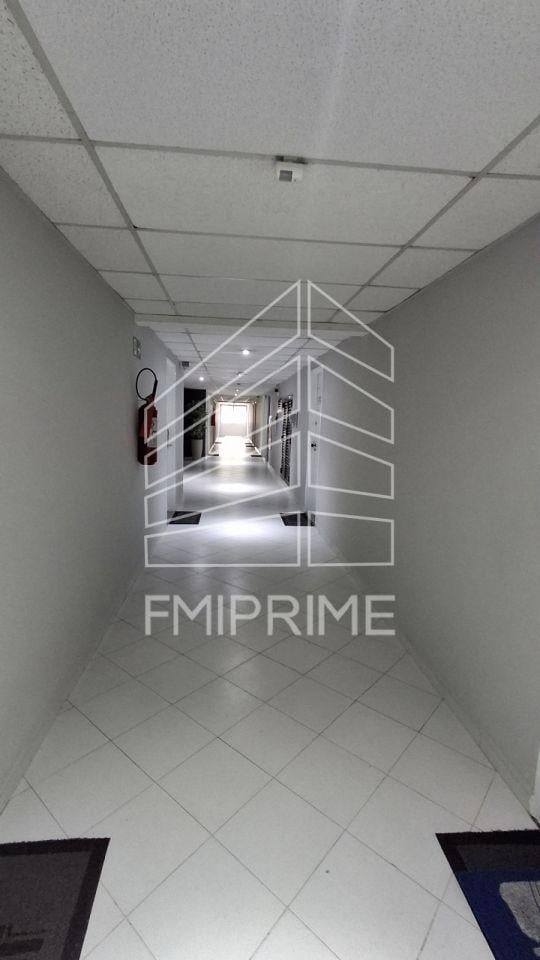 SALA COMERCIAL DE 32 m2 COM 1 VAGA, PRÓXIMO METRÔ SANTA CRUZ.