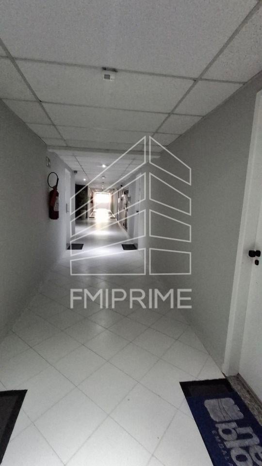 SALA COMERCIAL DE 32 m2 COM 1 VAGA, PRÓXIMO METRÔ SANTA CRUZ.