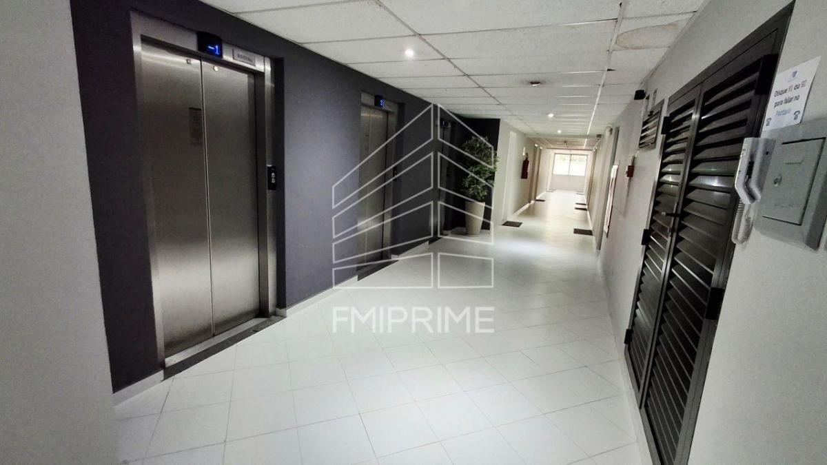 SALA COMERCIAL DE 32 m2 COM 1 VAGA, PRÓXIMO METRÔ SANTA CRUZ.