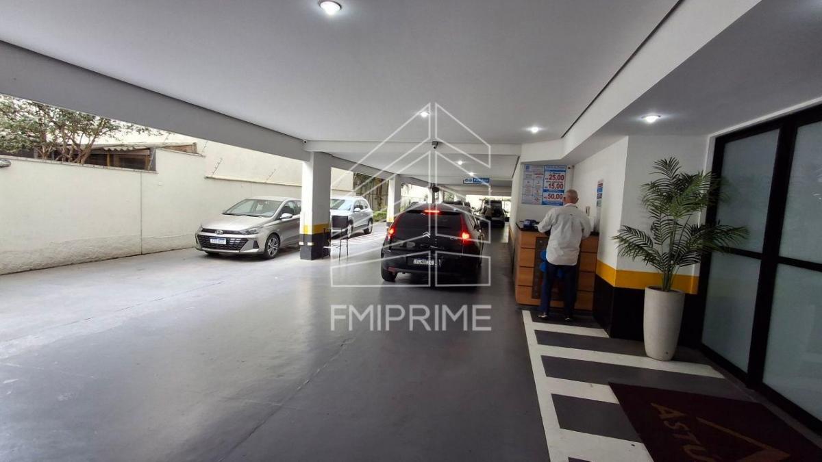 SALA COMERCIAL DE 32 m2 COM 1 VAGA, PRÓXIMO METRÔ SANTA CRUZ.