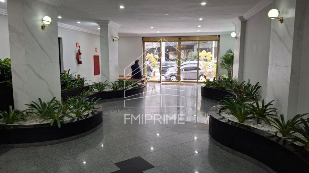 SALA COMERCIAL DE 32 m2 COM 1 VAGA, PRÓXIMO METRÔ SANTA CRUZ.