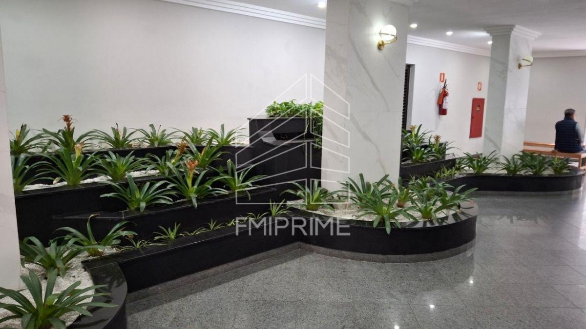 SALA COMERCIAL DE 32 m2 COM 1 VAGA, PRÓXIMO METRÔ SANTA CRUZ.