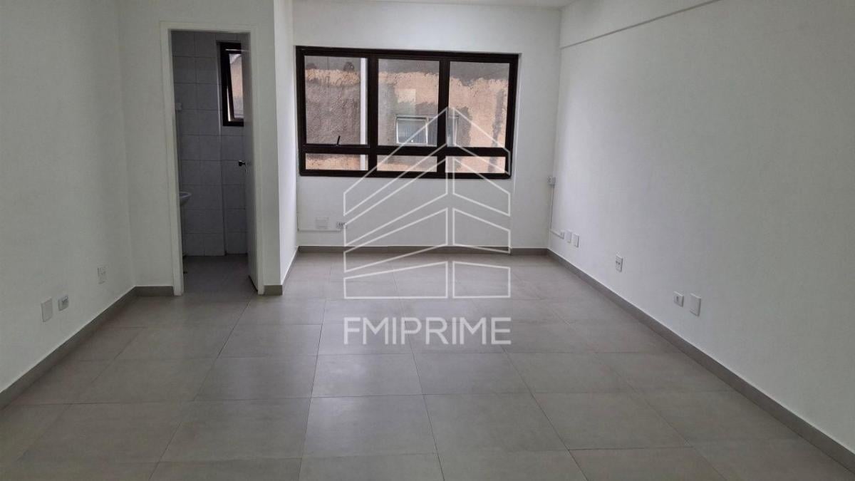 SALA COMERCIAL DE 32 m2 COM 1 VAGA, PRÓXIMO METRÔ SANTA CRUZ.