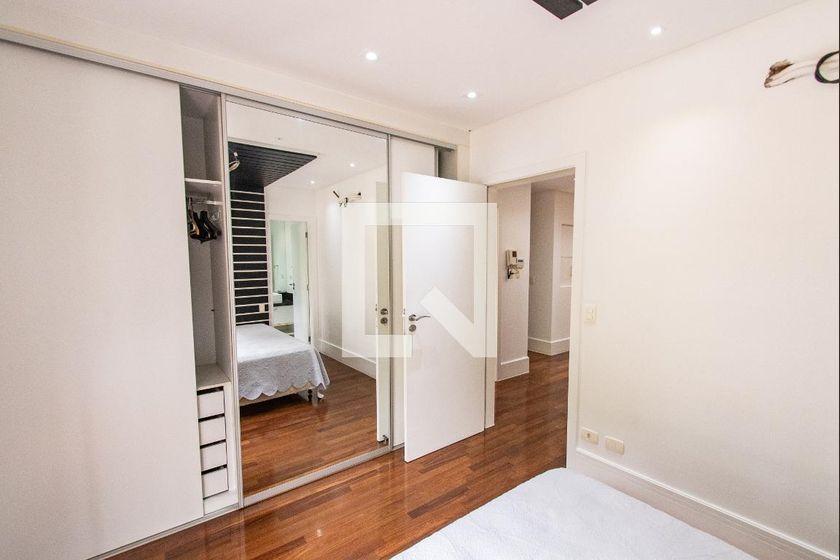 Casa à Venda – Vila Mariana, 6 Quartos, 700 m² – São Paulo