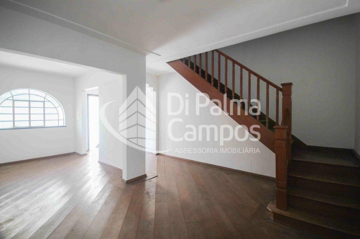 Casa de 150m² com 3 quartos e 2 vagas para locação ou venda no bairro do Ipiranga