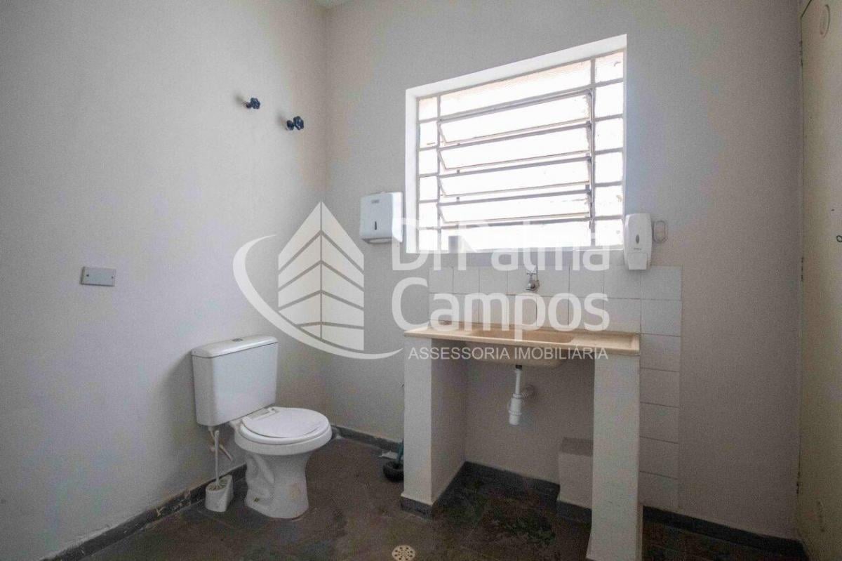 Casa versátil de 268m² com 3 vagas para locação ou venda no bairro do Ipiranga