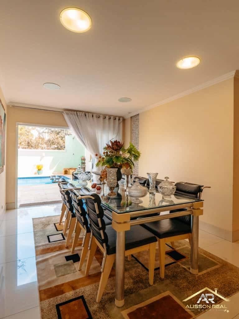 Casa de Alto padrão de 450m², 6 Suítes, 8 Wc e 6 Vagas no Pq. dos Príncipes