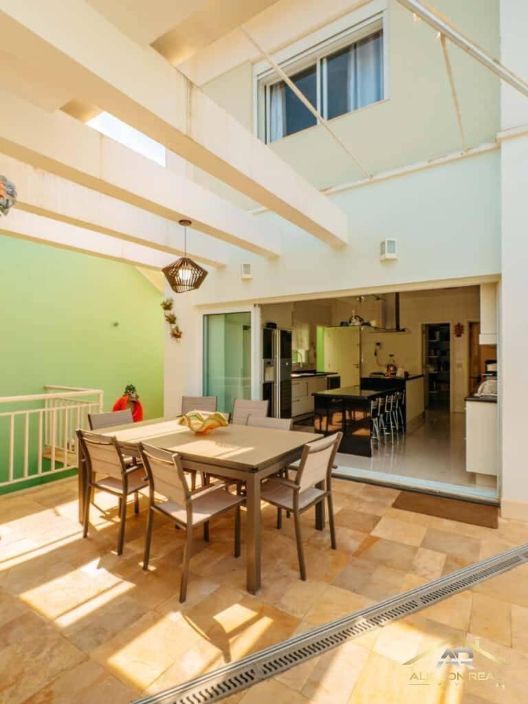 Casa de Alto padrão de 450m², 6 Suítes, 8 Wc e 6 Vagas no Pq. dos Príncipes