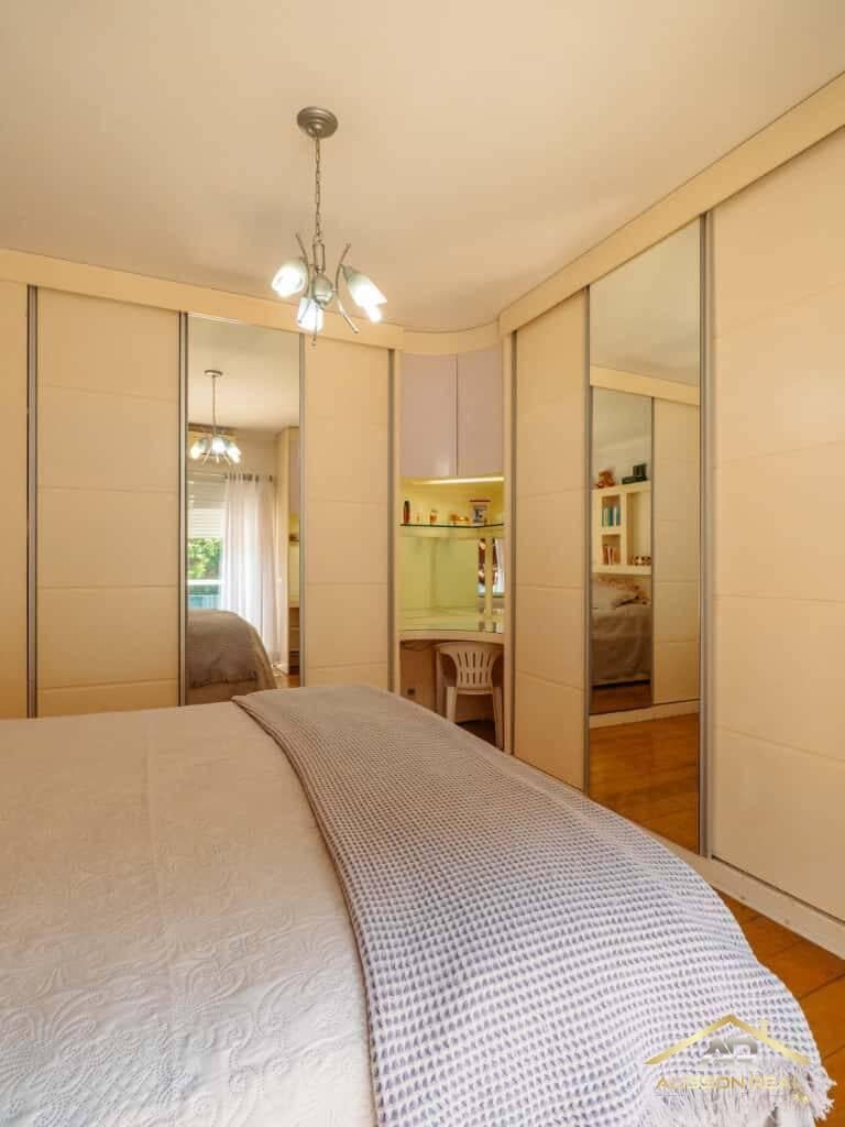 Casa de Alto padrão de 450m², 6 Suítes, 8 Wc e 6 Vagas no Pq. dos Príncipes