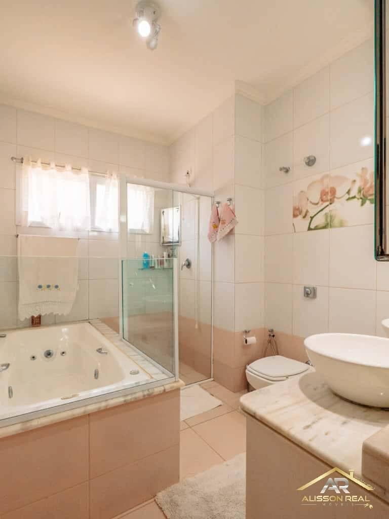 Casa de Alto padrão de 450m², 6 Suítes, 8 Wc e 6 Vagas no Pq. dos Príncipes
