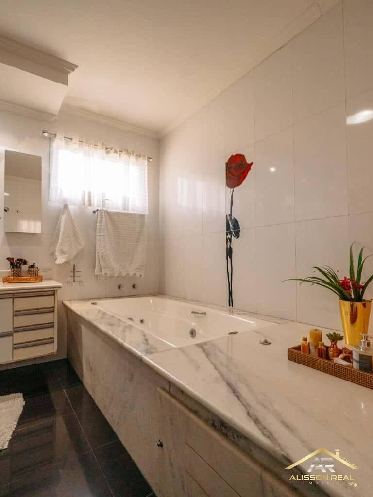 Casa de Alto padrão de 450m², 6 Suítes, 8 Wc e 6 Vagas no Pq. dos Príncipes