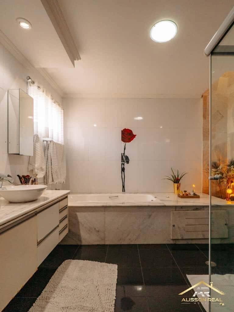 Casa de Alto padrão de 450m², 6 Suítes, 8 Wc e 6 Vagas no Pq. dos Príncipes
