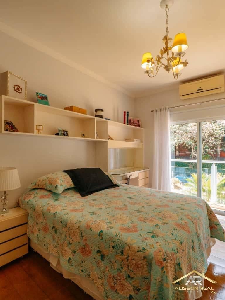 Casa de Alto padrão de 450m², 6 Suítes, 8 Wc e 6 Vagas no Pq. dos Príncipes