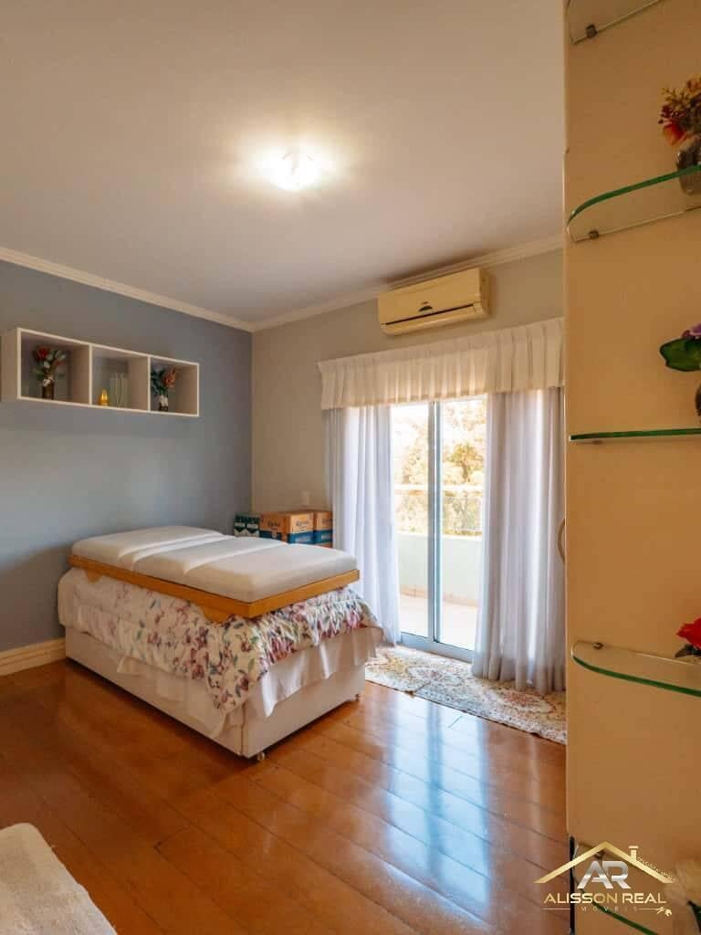 Casa de Alto padrão de 450m², 6 Suítes, 8 Wc e 6 Vagas no Pq. dos Príncipes
