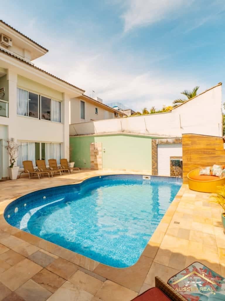 Casa de Alto padrão de 450m², 6 Suítes, 8 Wc e 6 Vagas no Pq. dos Príncipes