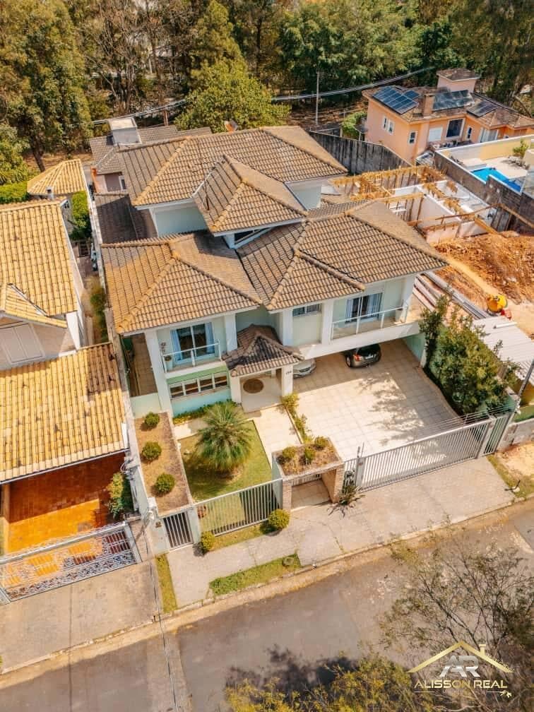 Casa de Alto padrão de 450m², 6 Suítes, 8 Wc e 6 Vagas no Pq. dos Príncipes