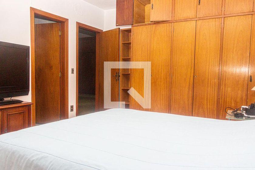Casa à Venda – Interlagos, 6 Quartos, 690 m² – São Paulo