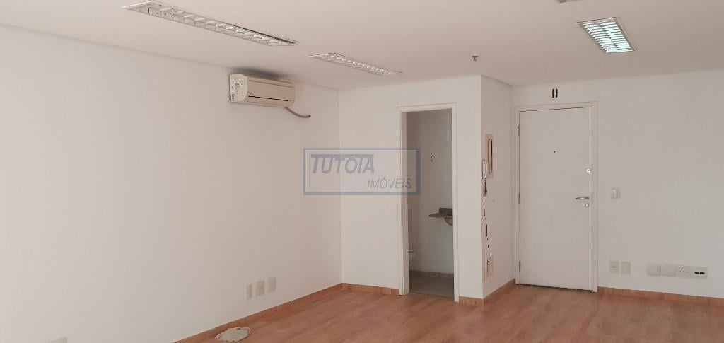 CONJUNTO COMERCIAL DE 41M² DE ÁREA ÚTIL A VENDA NA VILA CLEMENTINO
