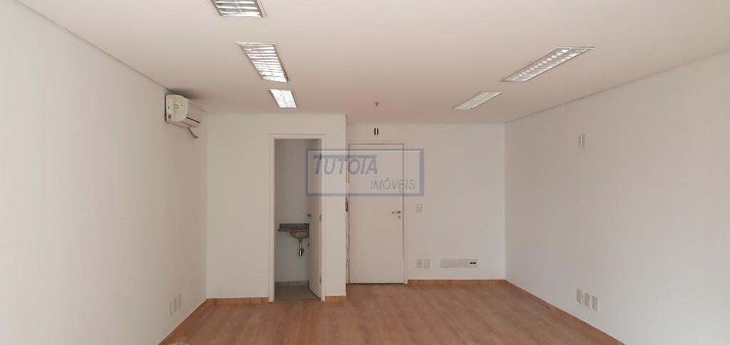 CONJUNTO COMERCIAL DE 41M² DE ÁREA ÚTIL A VENDA NA VILA CLEMENTINO